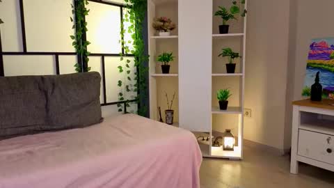 Gwen online show from March 4, 2026, 8:15 pm