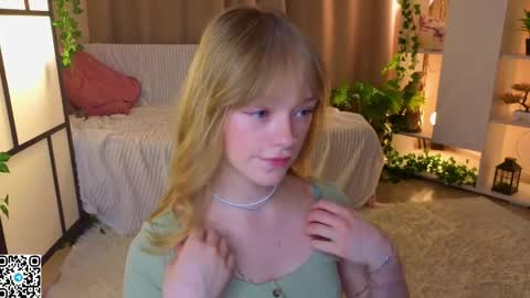 Snapshot of jewellhogan chatting on June 6, 2026, 8:24 pm Gwen online show from June 6, 2026, 8:24 pm