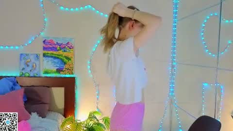 Snapshot of jewellhogan chatting on June 18, 2026, 8:13 pm Gwen online show from June 18, 2026, 8:13 pm