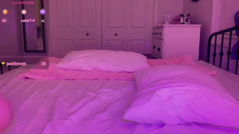   online show from October 3, 2025, 1:35 am