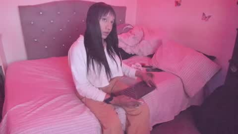 jhoanatrans22 online show from May 13, 2026, 5:16 am