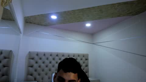 jhoanleandro online show from February 3, 2026, 3:04 am