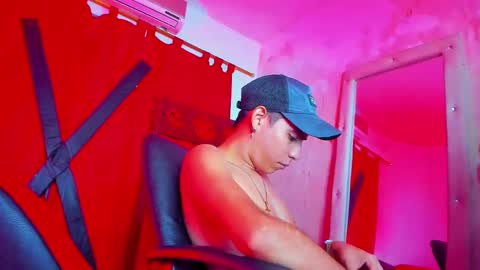 Snapshot of jhonny_latinboy chatting on January 31, 2025, 6:35 am Jhonny online show from January 31, 2025, 6:35 am