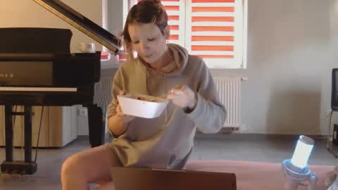 Anya online show from January 17, 2026, 11:59 am