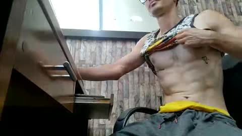 Jhosuamoore  online show from May 1, 2026, 1:48 pm