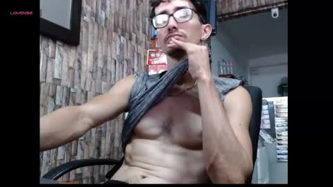 jhosuamoore2 online show from May 20, 2026, 9:32 pm
