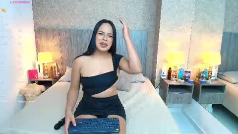 Jimena Salazar online show from June 18, 2026, 7:40 pm