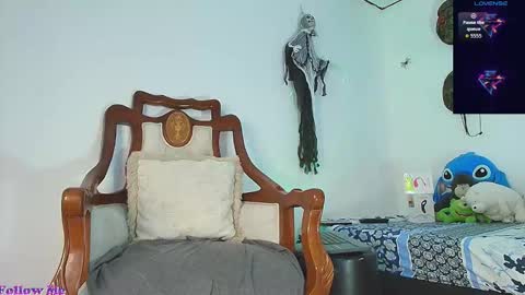 Jimm  Independent Model  online show from October 29, 2025, 1:02 pm