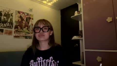 Minaa  online show from July 23, 2026, 4:43 am