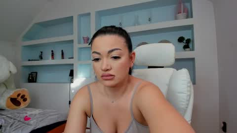 Juliee online show from April 16, 2026, 2:51 pm