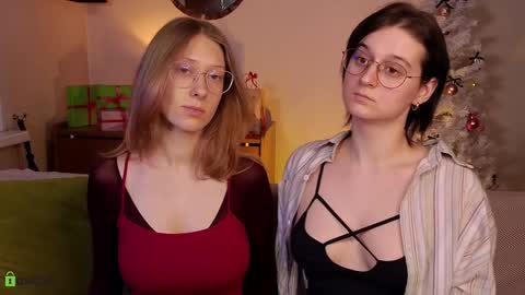 Snapshot of jitoon_exe chatting on December 19, 2024, 3:52 pm Hey Guys We are Julia ginger Tina brunette online show from December 19, 2024, 3:52 pm