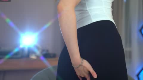 Jenny online show from December 18, 2025, 8:09 am