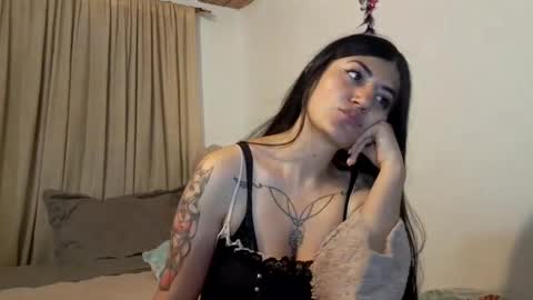 luuuuuuuuuu online show from December 3, 2025, 3:14 am