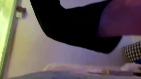 jlarks1 online show from April 12, 2026, 10:48 pm