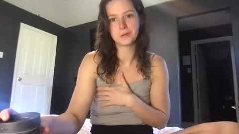 jlynn1997 online show from May 13, 2026, 12:57 pm