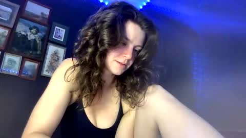 jlynn1997 online show from May 18, 2026, 10:48 pm