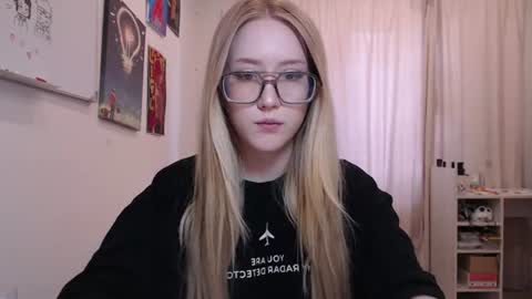 joan_kiss online show from June 25, 2026, 11:48 am