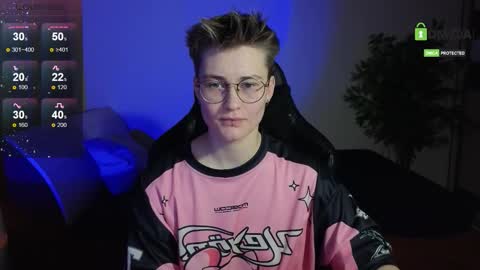 Snapshot of joan_night chatting on November 3, 2025, 9:27 pm J online show from November 3, 2025, 9:27 pm