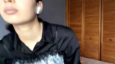 joanaphippin online show from May 16, 2026, 7:38 am