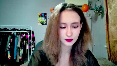 Joannatompson online show from November 19, 2025, 1:33 pm