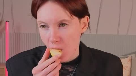 Snapshot of joe___joe chatting on October 13, 2025, 4:56 am Joe online show from October 13, 2025, 4:56 am