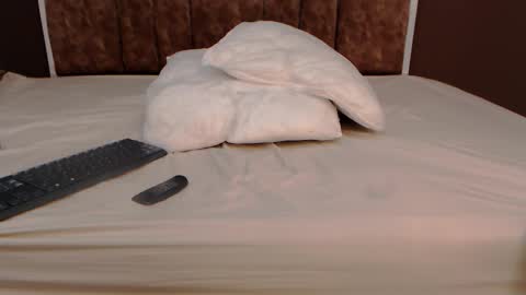 joecollins_ online show from September 26, 2025, 12:14 am