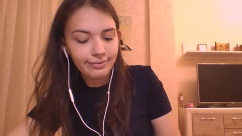 Jennifer online show from November 25, 2025, 5:24 pm