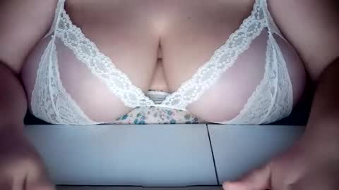 Kisses4Lexi online show from September 24, 2025, 7:33 am