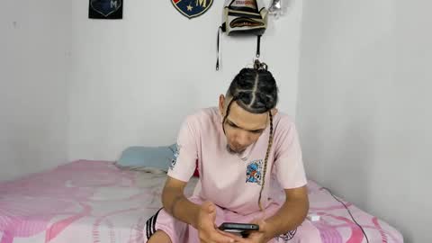 johan_and_antonella online show from September 19, 2025, 3:30 am