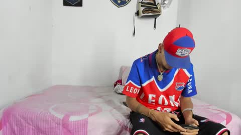 johan_and_antonella online show from September 28, 2025, 3:34 am