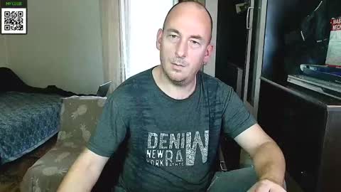 Snapshot of johanbarker chatting on December 7, 2024, 12:02 pm Johan online show from December 7, 2024, 12:02 pm