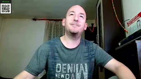 Snapshot of johanbarker chatting on December 13, 2024, 7:47 am Johan online show from December 13, 2024, 7:47 am