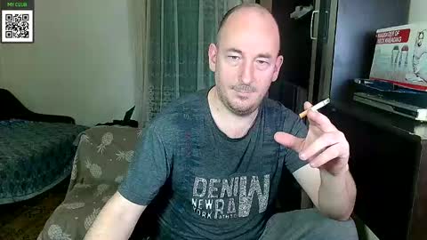 Snapshot of johanbarker chatting on February 19, 2025, 11:17 am Johan online show from February 19, 2025, 11:17 am