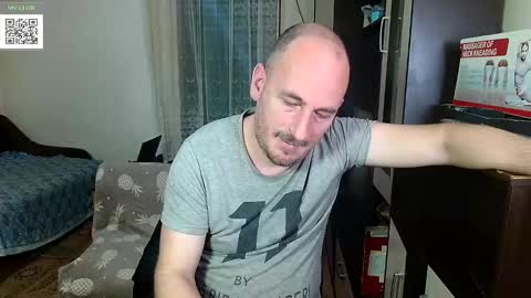 Snapshot of johanbarker chatting on March 12, 2025, 10:05 am Johan online show from March 12, 2025, 10:05 am