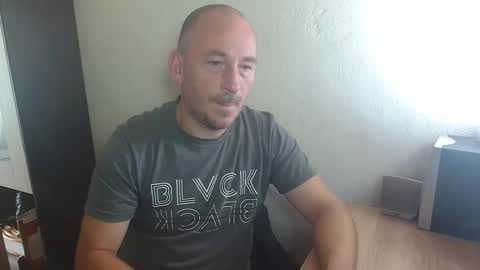 Snapshot of johanbarker chatting on September 30, 2025, 10:42 am Johan online show from September 30, 2025, 10:42 am