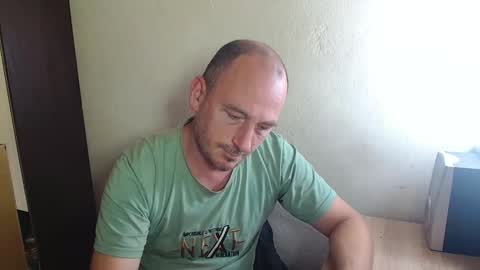 Snapshot of johanbarker chatting on October 27, 2025, 12:42 pm Johan online show from October 27, 2025, 12:42 pm