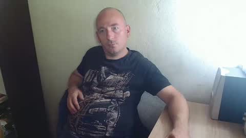 Snapshot of johanbarker chatting on November 4, 2025, 11:09 am Johan online show from November 4, 2025, 11:09 am