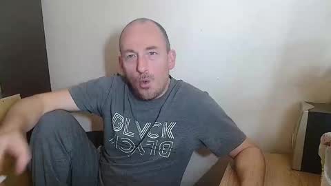 Snapshot of johanbarker chatting on February 16, 2026, 11:28 am Johan online show from February 16, 2026, 11:28 am