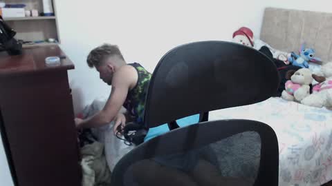 JOHAN independient model online show from December 23, 2024, 3:29 am