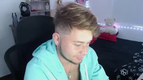 JOHAN independient model online show from February 3, 2025, 7:10 pm