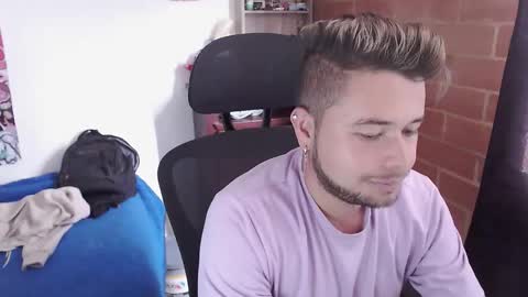 JOHAN independient model online show from January 15, 2026, 4:22 pm