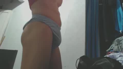 johantorres19 online show from January 3, 2025, 4:44 am