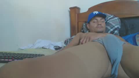 johantorres19 online show from January 19, 2025, 9:23 pm