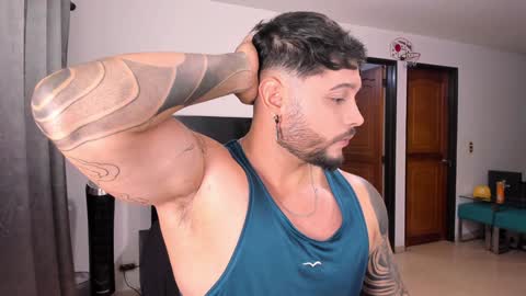 Snapshot of johatsu chatting on December 18, 2024, 12:07 pm King - online show from December 18, 2024, 12:07 pm