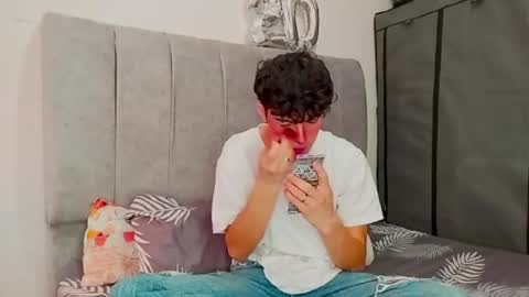 John Vichenso online show from December 5, 2024, 2:44 pm