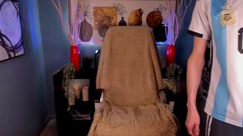 Snapshot of john_weasley chatting on February 23, 2025, 11:25 pm John online show from February 23, 2025, 11:25 pm