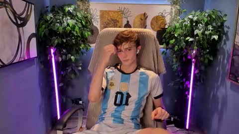 Snapshot of john_weasley chatting on September 27, 2025, 8:19 am John online show from September 27, 2025, 8:19 am