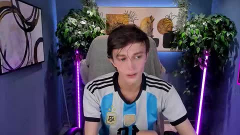 Snapshot of john_weasley chatting on October 16, 2025, 7:42 am John online show from October 16, 2025, 7:42 am