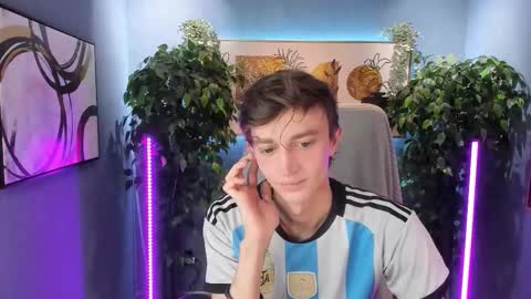 Snapshot of john_weasley chatting on October 21, 2025, 12:28 pm John online show from October 21, 2025, 12:28 pm