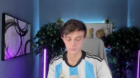 Snapshot of john_weasley chatting on November 4, 2025, 1:10 pm John online show from November 4, 2025, 1:10 pm